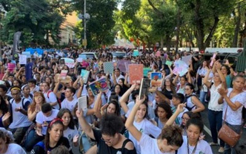 Professores E Alunos Programam Greve No Dia 15 Contra Medidas De ...