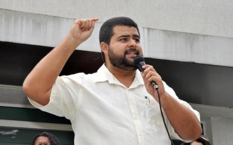 Fabiano Felix reclama o direito de defender os funcionários e o banco público Foto: Facebook