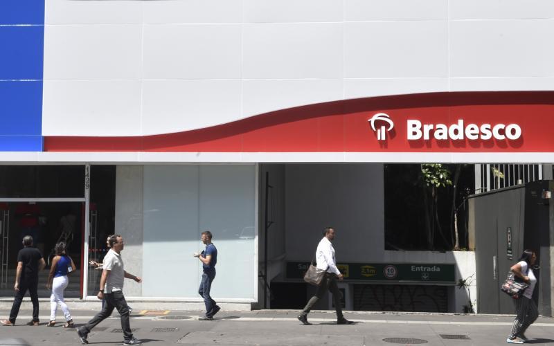 Bradesco lucra alto e isso se deve ao esforço dos funcionários