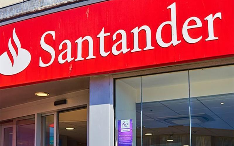 Fachada de agência do banco Santander