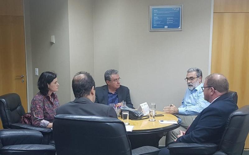 Presidente da Funcef, Renato Villela, recebeu o presidente e diretora da Fenae na sede da fundação Foto: Reprodução Fenae