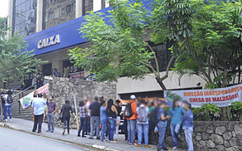 Ato deflagrado em 2016 contra a reestruturação da Caixa que iria resultar na extinção da Girec (atual Gigad) Foto: Mauricio Morais