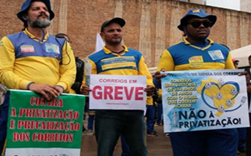 Trabalhadores mobilizados: 'Nova proposta é tão perversa quanto a primeira e os retrocessos não mudam em nada' Foto: Reprodução/Fentect