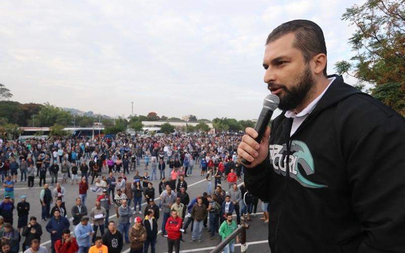 Aroaldo, dos metalúrgicos: além de não incorporar reajuste aos salários, empresa pretende tirar direitos do acordo coletivo Foto: Edu Guimarães/SMABC