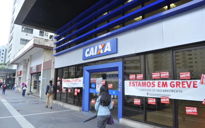 Bancários da Caixa não aceitam retaliação contra legítimo direito de greve; banco não negocia e Sindicato recorre à Justiça Foto: Maurício Morais