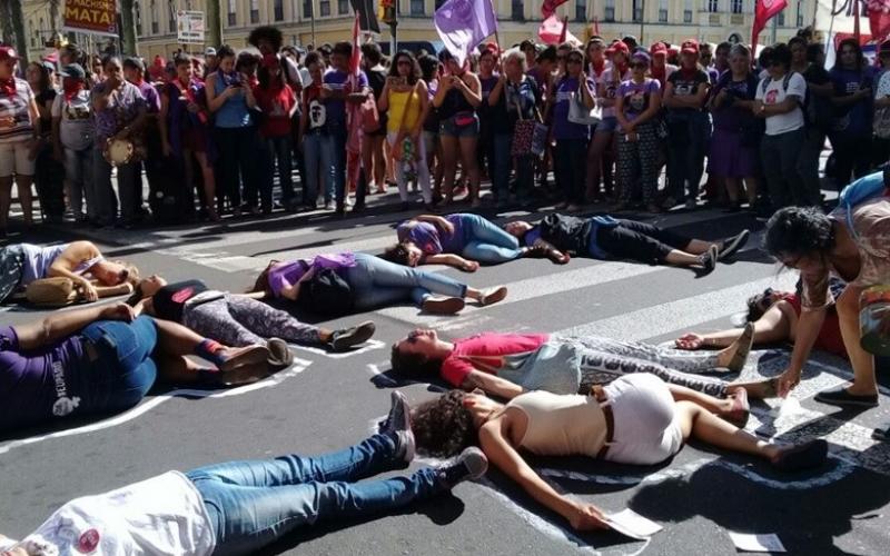 Ato no Centro Histórico de Porto Alegre denuncia a violência contra a mulher, em especial o feminicídio Foto: Divulgação/MST