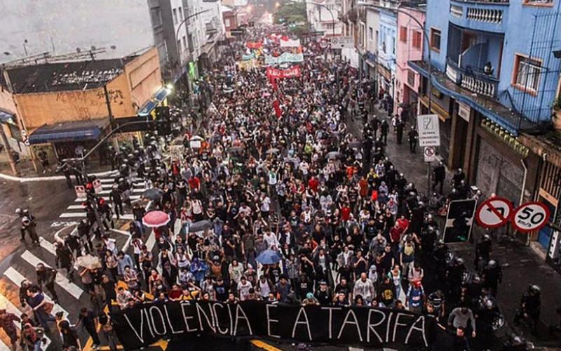 Manifestação contra o aumento da tarifa em São Paulo em 2016 Foto: Mídia Ninja