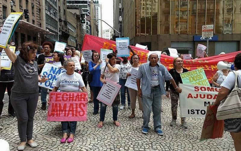 Manifestação de usuários do Centro de Referência da Cidadania do Idoso em dezembro. Luta em defesa da permanência do espaço no Vale do Anhangabaú Foto: RBA
