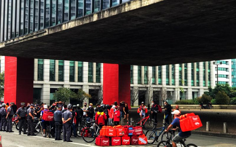 Manifestação de entregadores em plataformas por melhores condições de trabalho e segurança em 5 de junho deste ano, frente ao Masp Foto: Roberto Parizotti/Fotos Públicas