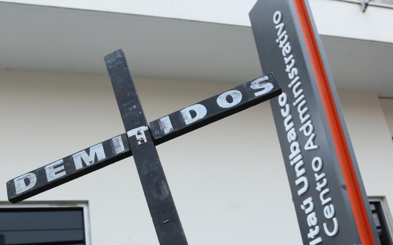 Protesto do Sindicato contra demissões deflagrado no Centro Administrativo Tatuapé em dezembro do ano passado Foto: Anju
