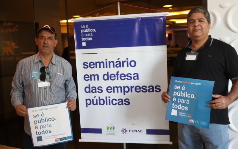 Os dirigentes sindicais Valter San Martin Ribeiro (Caixa) e Claudio Luis de Souza (Banco do Brasil) Crédito: Augusto Coelho