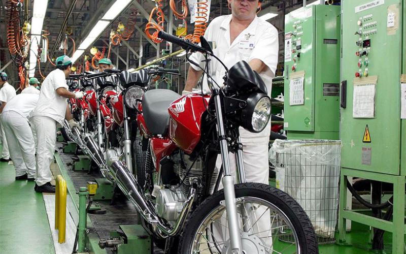 Na semana passada, pesquisa do IBGE já havia mostrado queda de 1,2% na produção industrial brasileira em novembro ARQUIVO/AGÊNCIA BRASIL