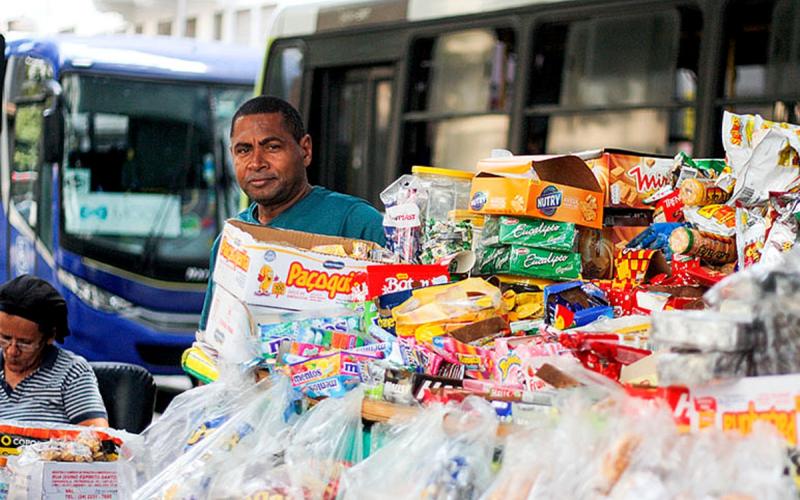 Desemprego cai em julho, mas informalidade bate recorde, ampliada em função da falta de oportunidade no mercado formal Foto: PEDRO VIDAL/AGÊNCIA IBGE NOTÍCIAS