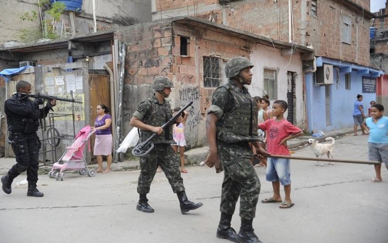 Em 2014, o Complexo da Maré foi ocupado por 1.500 soldados. Uma intervenção que custou R$ 12 milhões por dia sem ter resolvido a violência Foto: Tomaz Silva/ABr