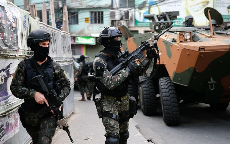 Tropas federais já atuavam no Rio de Janeiro em apoio às forças locais de segurança em ações específicas Foto: Fernando Frazão/Agência Brasil