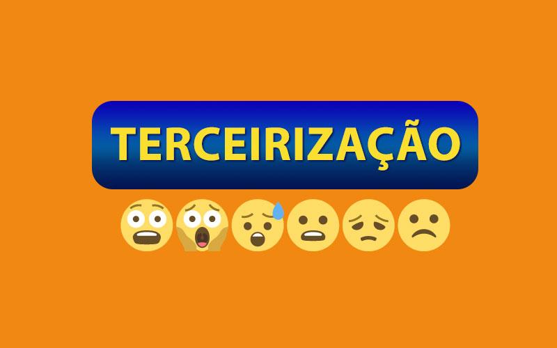Arte sob um fundo laranja com a palavra "terceirização", sobre um retângulo negro. Abaixo, seis emojis representando tristeza, medo e susto.