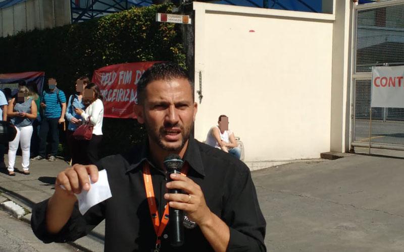 Dirigente Serginho em frente ao CAT Tatuapé (foto: Seeb-SP) Dirigente Serginho em frente ao CAT