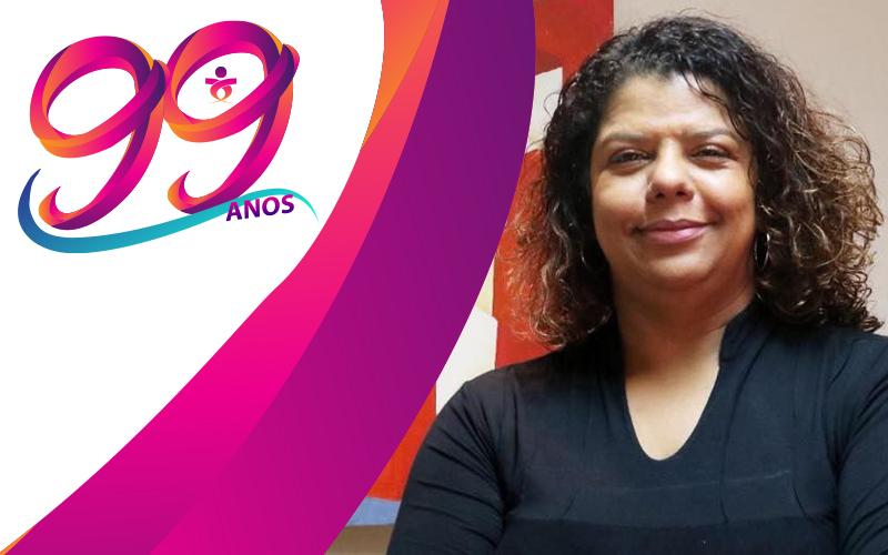 Montagem: Linton Publio Fotografia da presidenta do Sindicato dos Bancários, Ivone Siva, acompanhada do logo comemorativo dos 99 anos da entidade