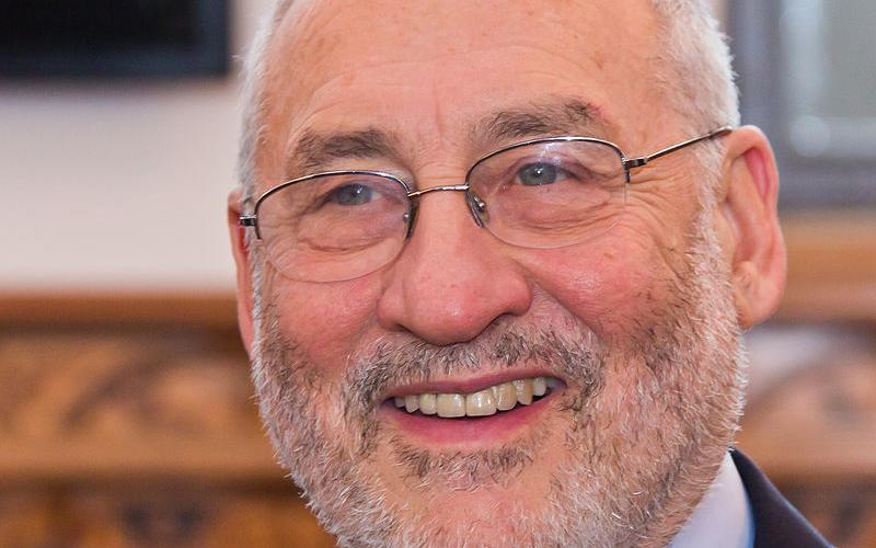 Joseph Stiglitz foi Vice-Presidente Sênior para Políticas de Desenvolvimento do Banco Mundial, e economista chefe da mesma instituição. Foto: Reprodução Reconta Aí