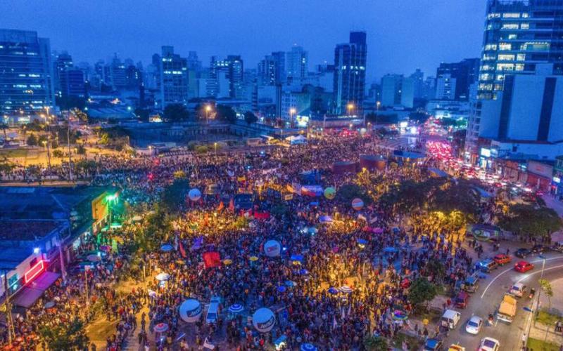 Milhares de manifestam no Largo da Batata contra as reformas impostas pelo governo Temer e o Congresso Nacional. Dezenas de atos foram deflagrados em todo o país Foto: Ricardo Stuckert/Mídia Nínja