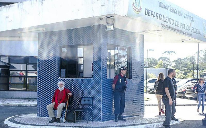 Leonardo Boff aguarda autorização para poder visitar Lula na sede da PF em Curitiba Foto: Joka Madruga/Agência PT