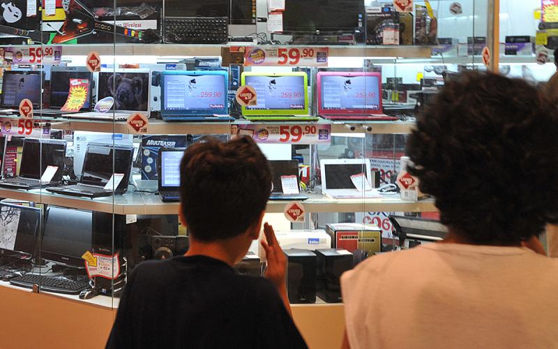 Consumo deprimido: queda de juros vem em momento em que a economia aguarda sinais positivos, mas sem medidas efetivas do governo para a retomada Arquivo EBC