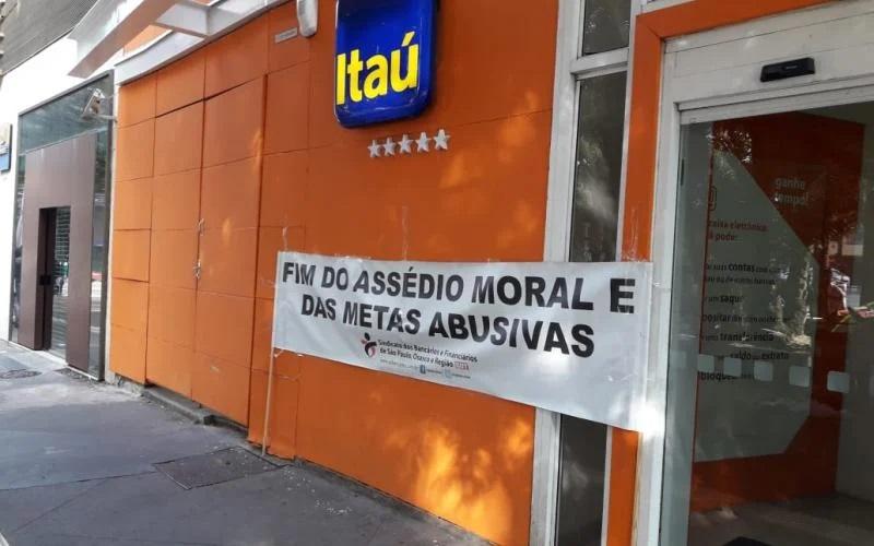 Protesto de bancários do Itaú contra metas abusivas e assédio moral