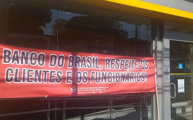 Mesmo com lucro alto, BB corta postos de trabalho e fecha agências, prejudicando bancários e clientes Foto: Seeb-SP