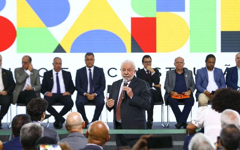 Em encontro com sindicalistas, Lula anuncia correção da tabela do IR||Em encontro com sindicalistas, Lula anuncia correção da tabela do IR e valoriza sindicatos | Sindicato dos Bancários