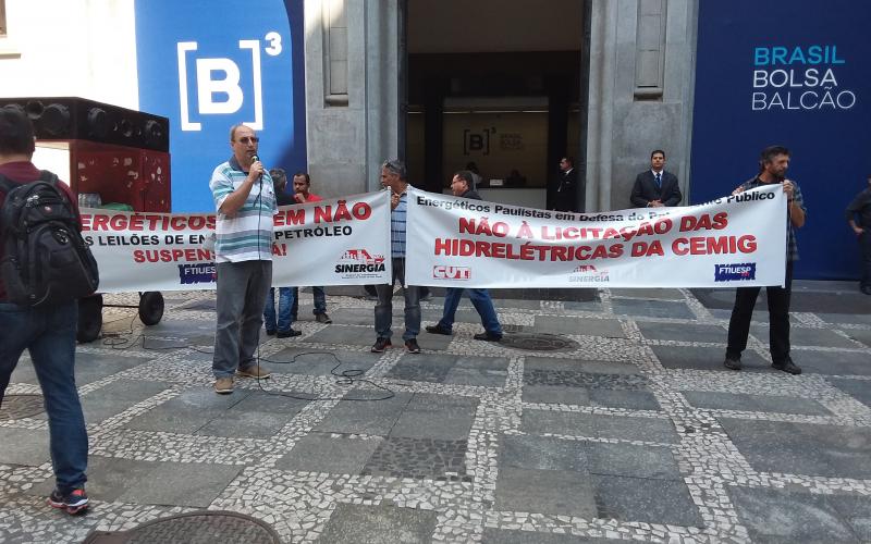 Manifestação em frente à Bovespa, no centro de São Paulo Foto: Seeb-SP