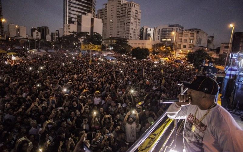 O músico Mano Brown encerrou o ato em São Paulo Foto: Coletivos Diretas Já