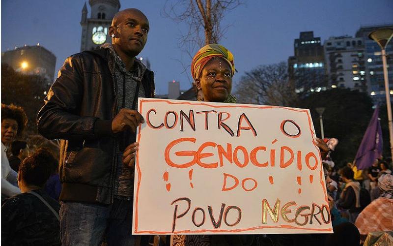 Ato ocorreu na noite de quarta-feira 25, no centro da capital paulista. Violência do Estado foi um dos temas pautado Foto: Rovena Rosa/Agência Brasil