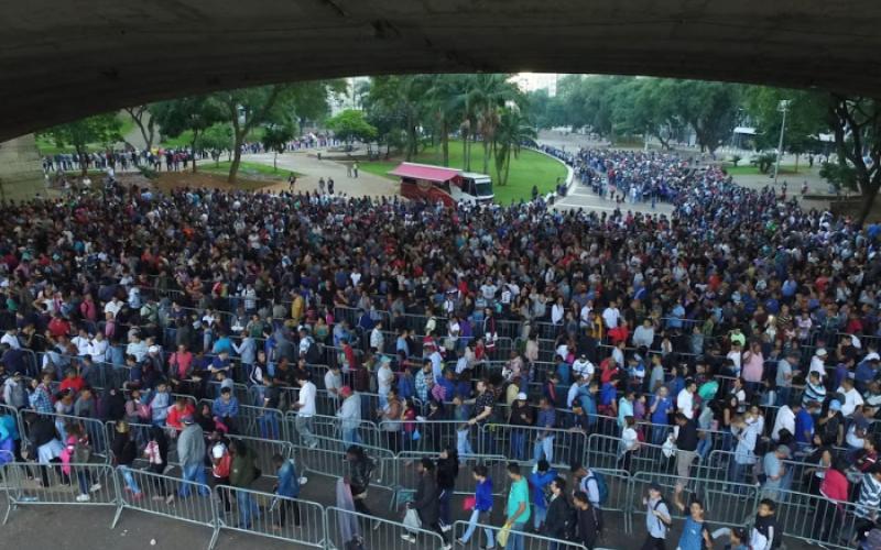 Desempregados formam imensa fila à procura de emprego em São Paulo Foto: Reprodução
