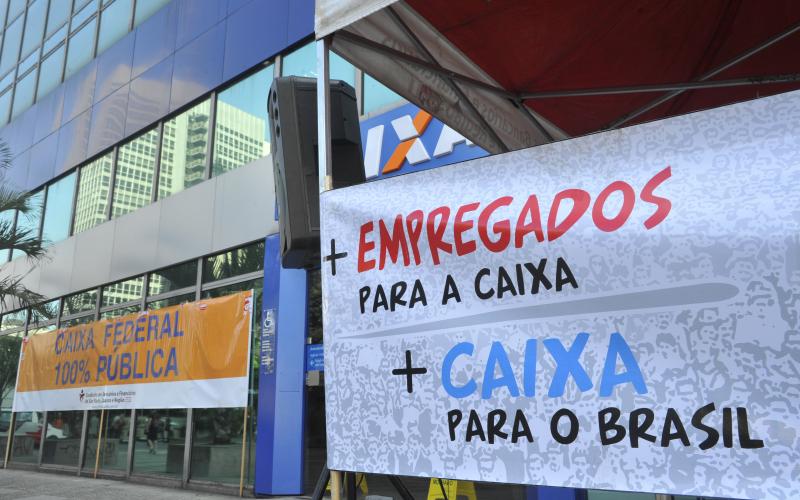 Protesto do Sindicato cobra mais contratações e ampliação da atuação da Caixa Foto: Mauricio Morais