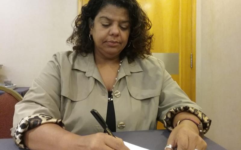 Ivone Silva, presidenta do Sindicato dos Bancários de São Paulo, Osasco e Região, assina acordo que neutraliza efeitos da MP 905 para a categoria bancária Foto: Seeb-SP
