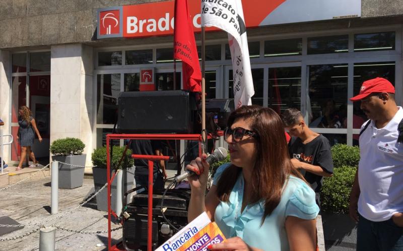 Neiva Ribeiro esclarece os trabalhadores sobre as pautas da Campanha Nacional dos Bancários Foto: Seeb-SP