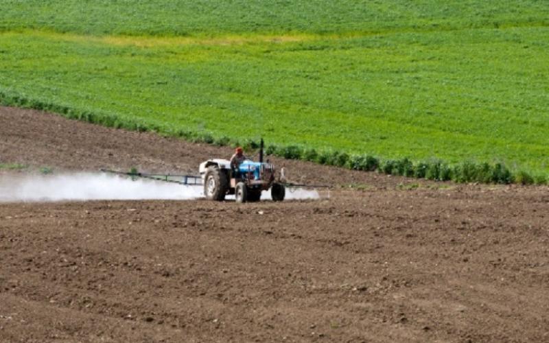 O afrouxamento das regras para aumentar o consumo de agrotóxicos está entre os temas tratados entre Frente Parlamentar da Agropecuária e o ministro Ricardo Salles WIKIMEDIA COMMONS
