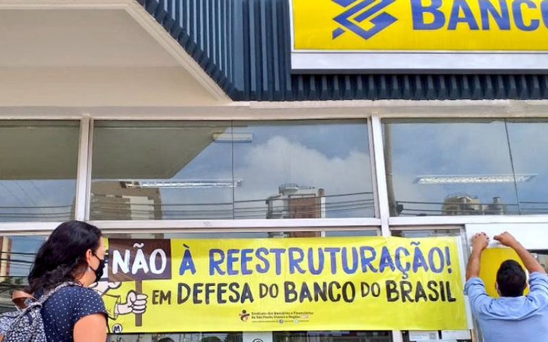 Agência do Banco do Brasil na Vila Carrão (Zona Leste) paralisada por causa da reestruturação Foto: Seeb-SP