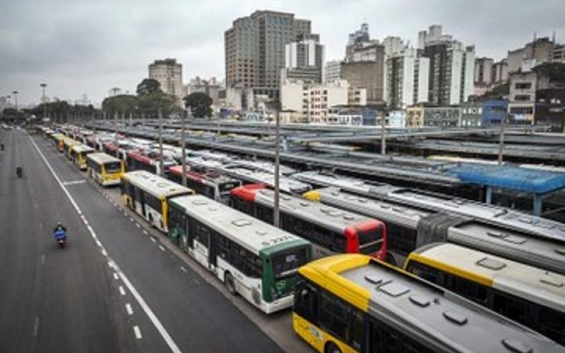 Paralisação dos sistemas de ônibus e metrô fortalece a mobilização da greve geral contra a reforma da previdência Foto: BRUNO SANTOS/FOLHAPRESS