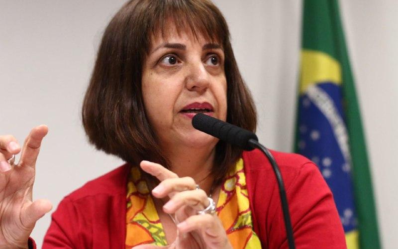 Patricia, do Dieese, desmontou a sequência de mentiras que acompanham a reforma proposta por Temer Foto: Roberto Parizotti / CUT