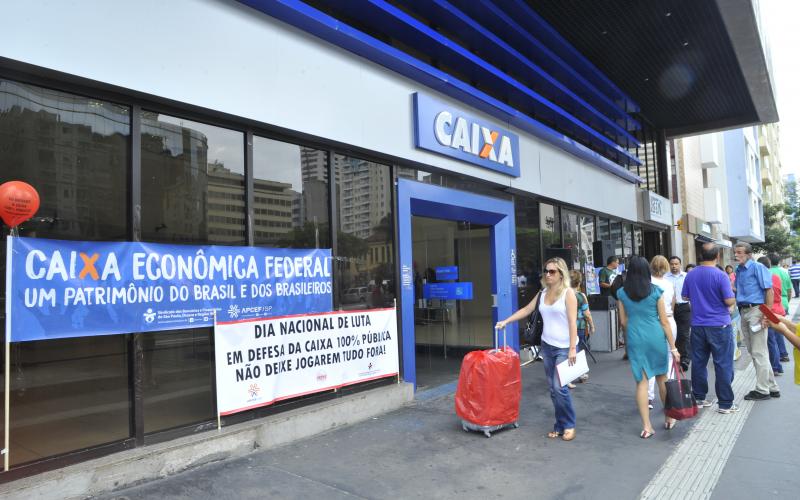 Agência da Caixa na Avenida Paulista durante protesto do Sindicato deflagrado em janeiro Foto: Mauricio Morais