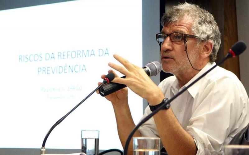 De acordo com Paulo Kliass, o objetivo do governo de economizar R$ 1 trilhão é ruim por ser uma proposta regressiva e recessiva. Ele explica que os mais pobres serão os mais penalizados Foto: Reprodução