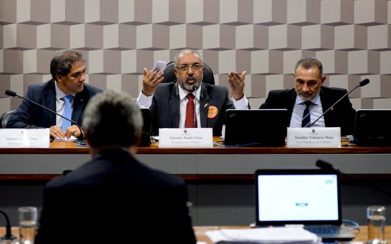 Senador Paulo Paim (ao centro) preside a CPI da Previdência Foto: Jefferson Rudy / Agência Senado