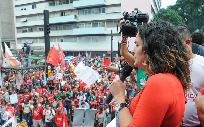 Presidenta Juvandia fala aos trabalhadores no ato do 1º de Maio, na Paulista Paulo Pepe