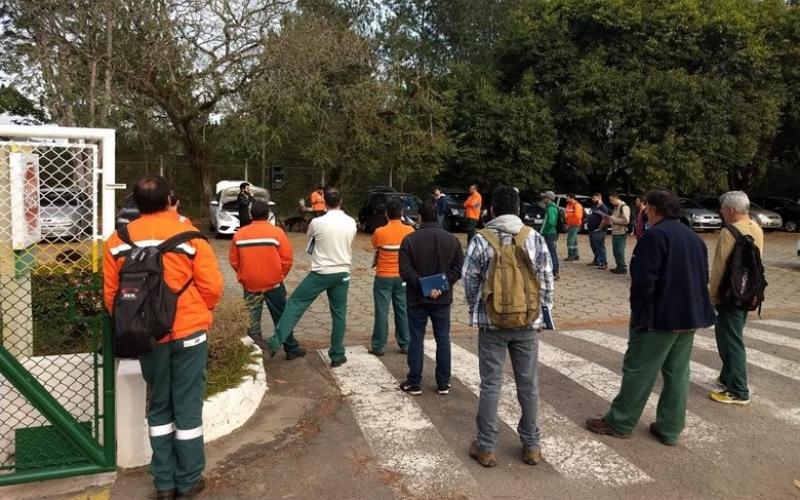 Petroleiros cruzaram os braços na sexta-feira 25, no terminal de Guararema, em São Paulo Foto: SindiPetro-SP