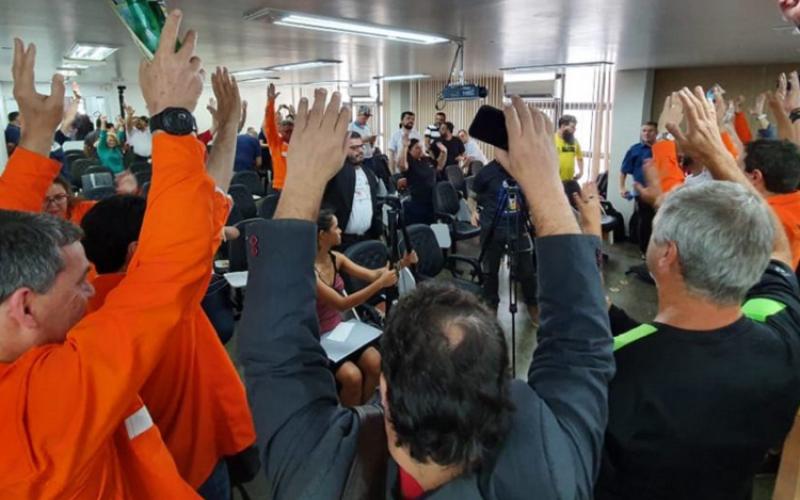 Trabalhadores deliberam por protesto contra a política entreguista de Bolsonaro que afeta a soberania nacional e a população Foto: CUT Brasília