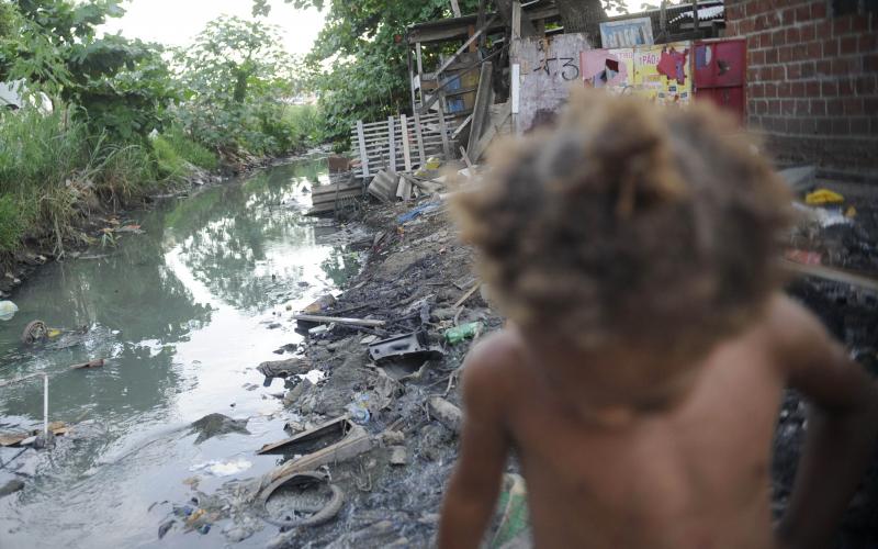 Com recessão e extinção de políticas sociais, parcela de pessoas pobres, que vinha caindo nos últimos anos, voltou a subir Foto: Fernando Frazão/Agência Brasil