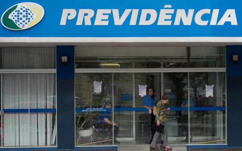 Uma das regras de transição alterada, também no dia 1º, é a da idade mínima. Agora, os homens só poderão se aposentar com 65 anos e a mulher, aos 62 anos. MARCELO CAMARGO/EBC