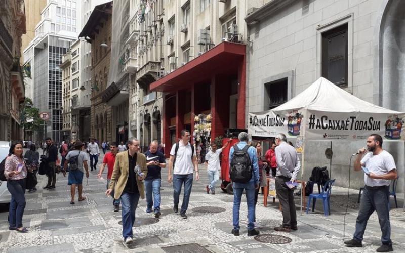 Dirigente sindical e empregado da Caixa Danilo Perez denuncia as consequências da venda da Loteria Instantânea para a vida da população Foto: Seeb-SP