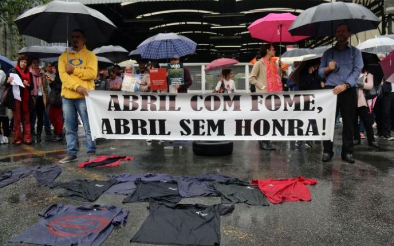 Durante protesto, deputado Carlos Giannazi se comprometeu a realizar audiência pública na Alesp, no dia 25, para cobrar família Civita Foto: Cadu Bazilevski/SJSP